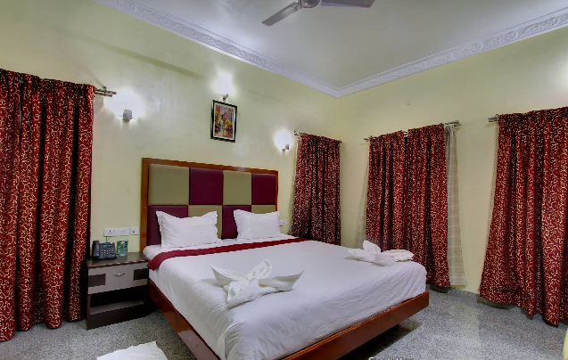 Deluxe room with king bed at Kanthi Resorts hotel in Badami Bagalkot
